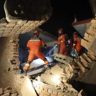 Víctimas por sismo en China aumentan a 148