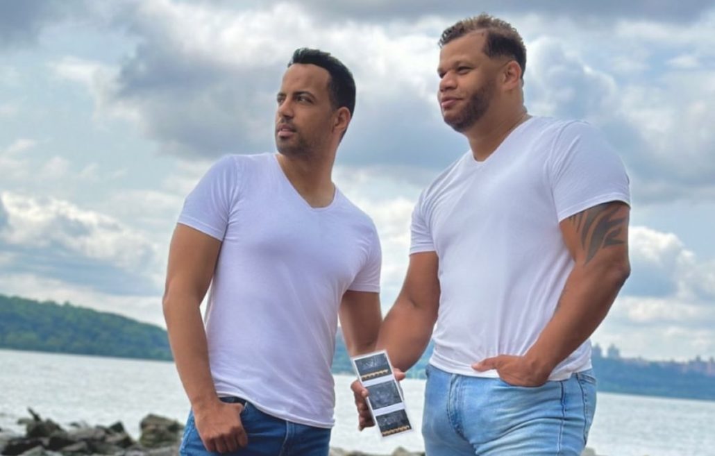 Periodista dominicano Eliecer Marte y su esposo se convirtieron en padres de una niña