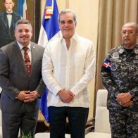Presidente Abinader regresa a labores; recibe al comisionado de la Policía de NY, Edward Cabán