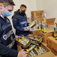 Italia requisa toneladas de petardos y fuegos artificiales ilegales antes de Fin de Año