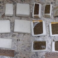 Arrestan conductor de vehículo con 66 libras de marihuana