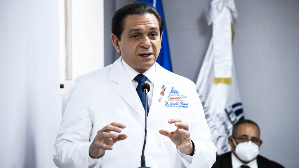 Ministro de salud solicita a la población utilizar medidas preventivas en contra del COVID-19