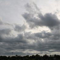 Nublado con lluvias