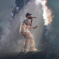 Eladio Carrión: Un concierto lleno de emociones en el Palacio de los Deportes 