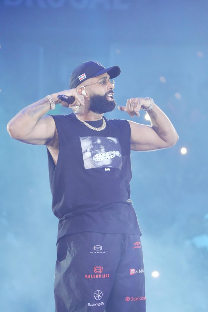 ¡A casa llena! Eladio Carrión en su segundo concierto en República Dominicana