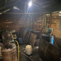 Desmantelan fábrica de bebidas adulteradas en Santiago