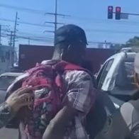 Policía apresa a limpiavidrios que mostraban armas blanca en vía pública