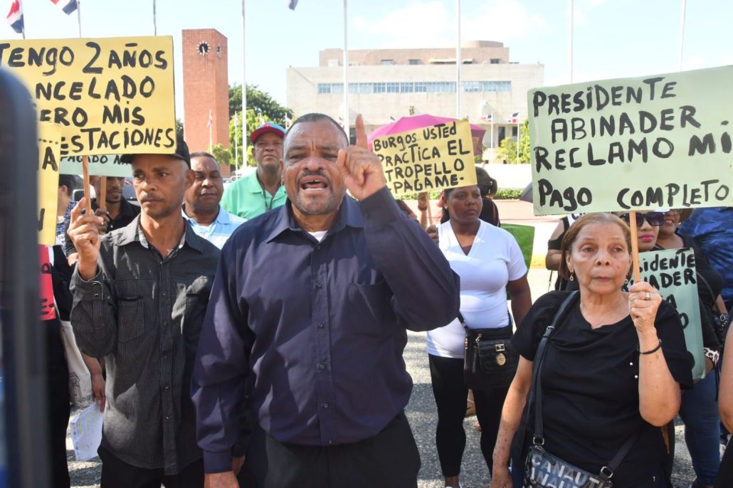 Desvinculados del CEA no desisten reclamo para pago de prestaciones laborales