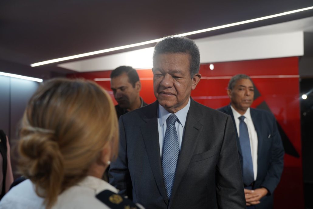 Leonel llegará sin primera dama al poder, pero dice "se puede resolver" después que gane