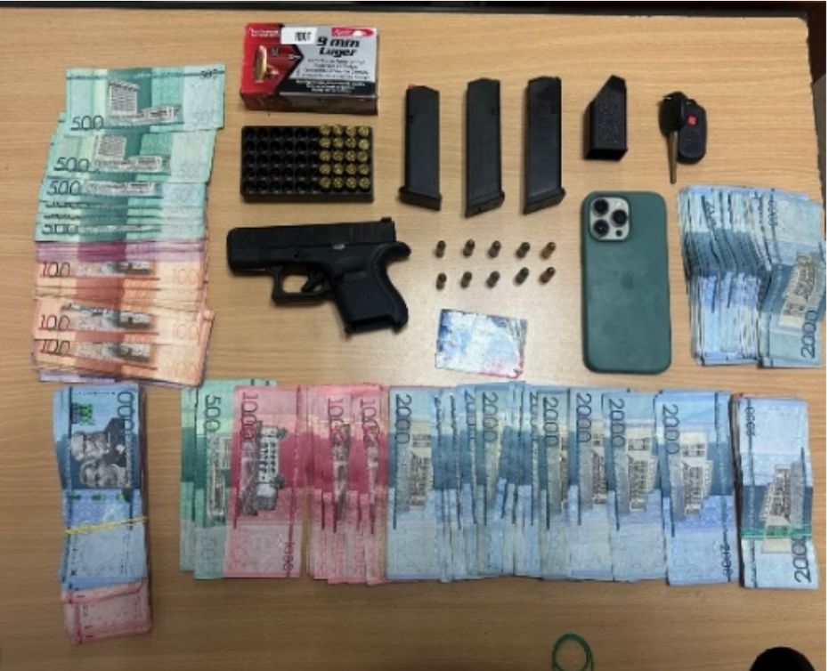 Apresan un hombre, ocupan 18 motocicletas y más de 200 mil pesos en Santiago