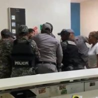Autoridades de la Policía apresan a agresores de médico en hospital de Bonao