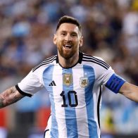 Vendidas por 7.8 millones de dólares 6 camisetas llevadas por Messi en Qatar 2022