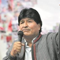 Evo Morales dice que sentencia de tribunal sobre reelección es "plan negro en su contra"