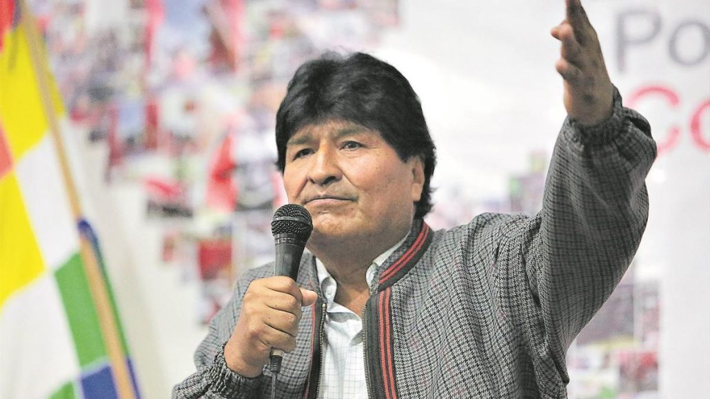 Evo Morales dice que sentencia de tribunal sobre reelección es "plan negro en su contra"