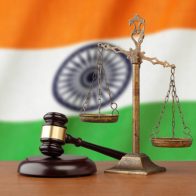 Un tribunal en India pide castigar a una aldea por atar a un poste a una madre desnuda