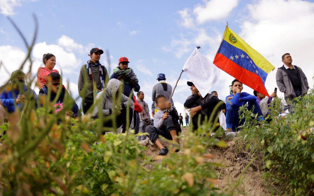 México reinicia vuelos de repatriación de migrantes venezolanos