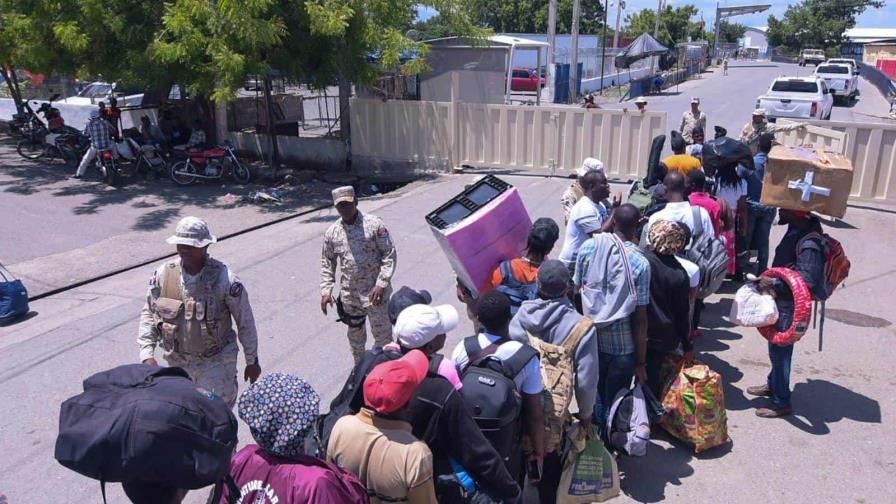 Haitianos retornan a su tierra para pasar festividades navideñas con sus familiares
