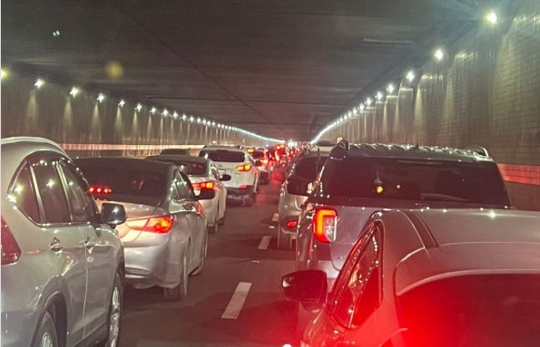 Reportan congestión vehicular en Azua por retorno masivo tras Semana Santa