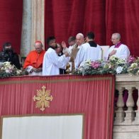 El papa critica el gasto de fondos públicos en armamento en su mensaje de Navidad