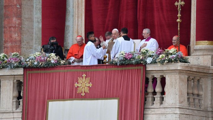 El papa critica el gasto de fondos públicos en armamento en su mensaje de Navidad