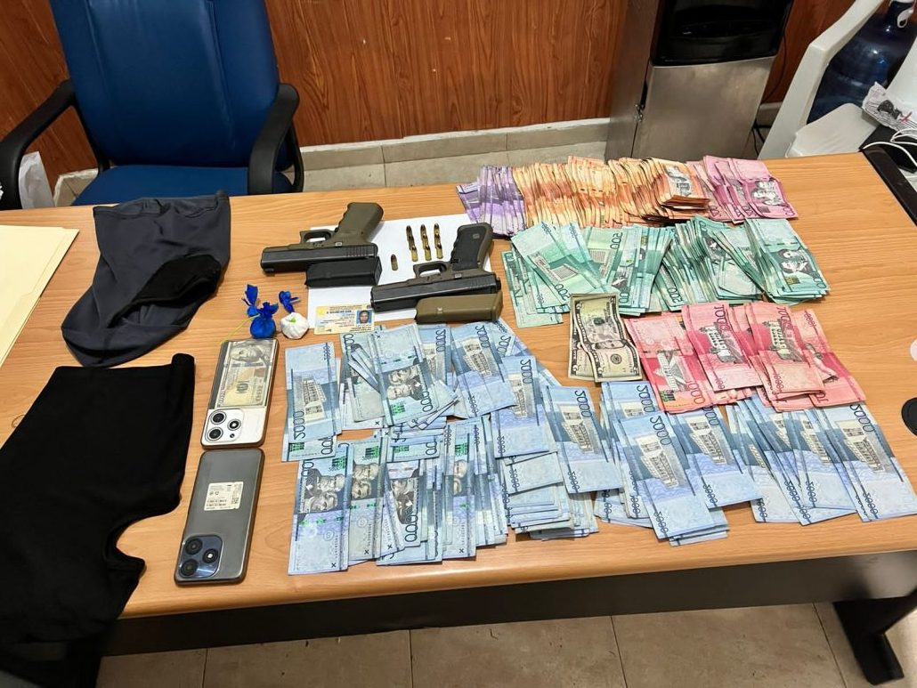 Patrulla policial captura en Santiago a dos presuntos delincuentes
