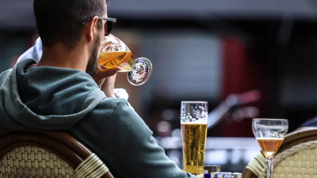 Consumo de alcohol desciende en Francia