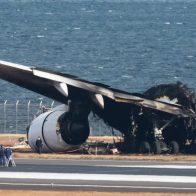 El avión de los guardacostas de Japón no tenía permiso para entrar en pista