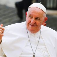 El papa Francisco pide "la prohibición universal" de la maternidad subrogada