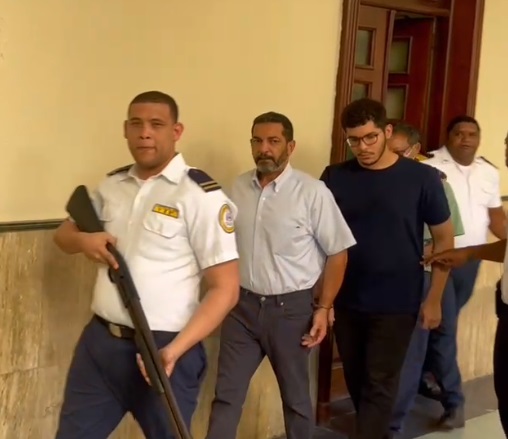 Víctimas vociferan “¡Ladrón!” a Emmanuel Rivera Ledesma tras audiencia de Operación Nido