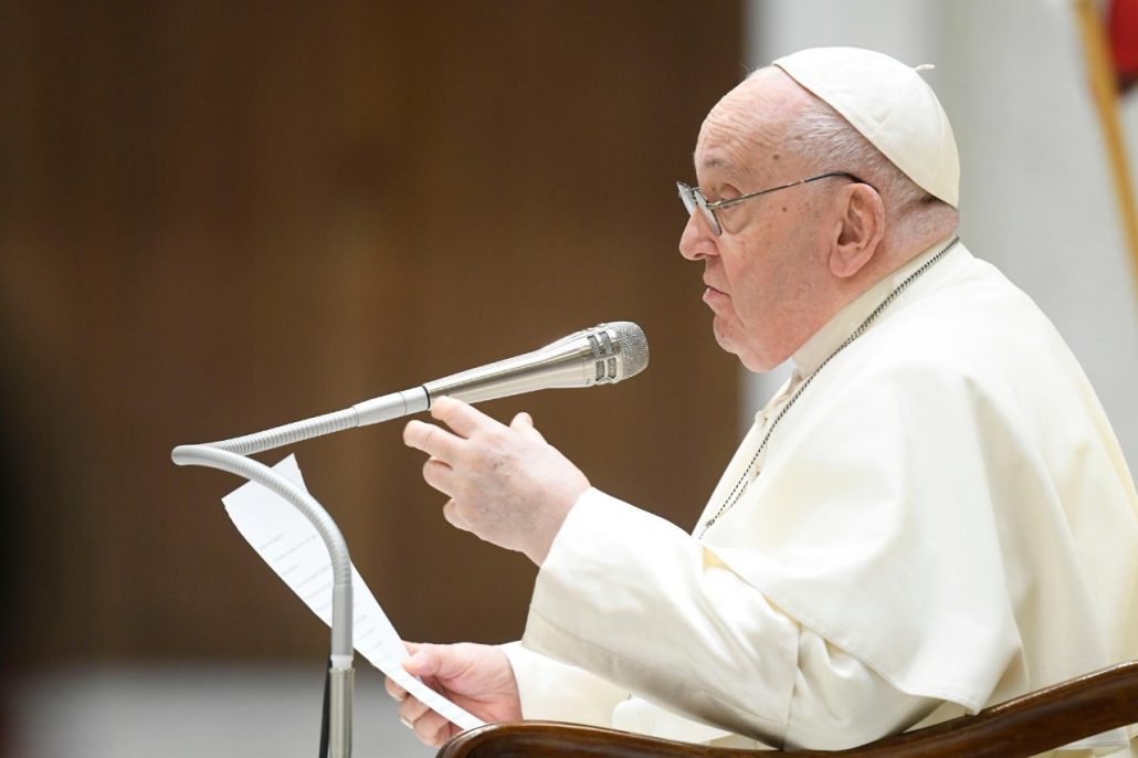 El papa pide una mejor relación con la comida ante "tantos desequilibrios y patologías"