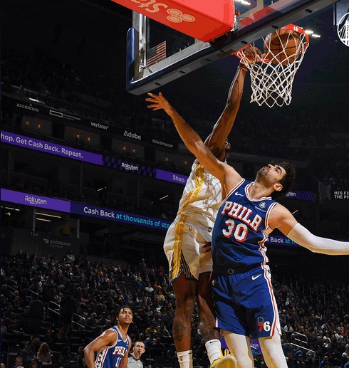Curry reactiva a los Warriors