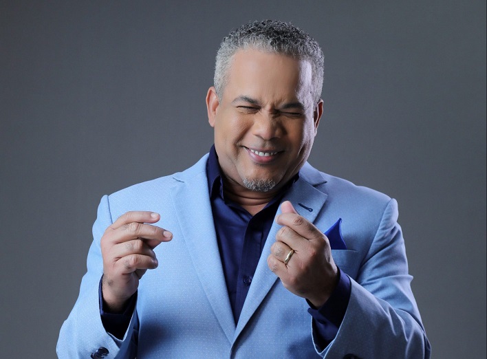 Héctor Acosta anuncia pausa en los escenarios y la política