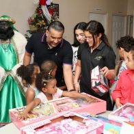 Luis Alberto entregando Reyes en SDE