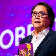 Autor de "Padre Rico, Padre Pobre" tiene una deuda de más de mil millones de dólares