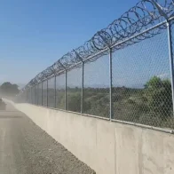 Destruyen parte de la verja del muro fronterizo en Dajabón para traficar haitianos