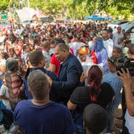 Alcalde Carlos Guzmán entrega cientos de juguetes a niños de escasos recursos