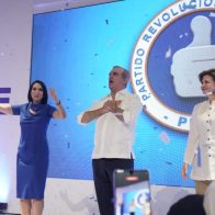 Luis Abinader: “La oposición tiene el número de la eterna juventud, no pasan del 24%”