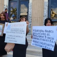 Mujeres víctimas de violencia protestan frente al Palacio de Justicia