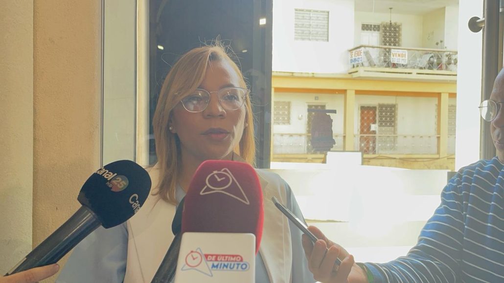 Al menos 22 niños ingresados con síntomas de dengue en Hospital Arturo Grullón en Santiago