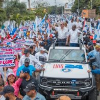 Presidente Abinader recorre Villa Altagracia, El Carril, Haina y San Cristóbal