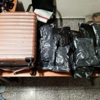 Autoridades confiscan maleta con 17 paquetes de Marihuana en AILA