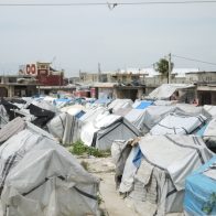 Centenares mal viven en campamentos 14 años después del devastador terremoto en Haití