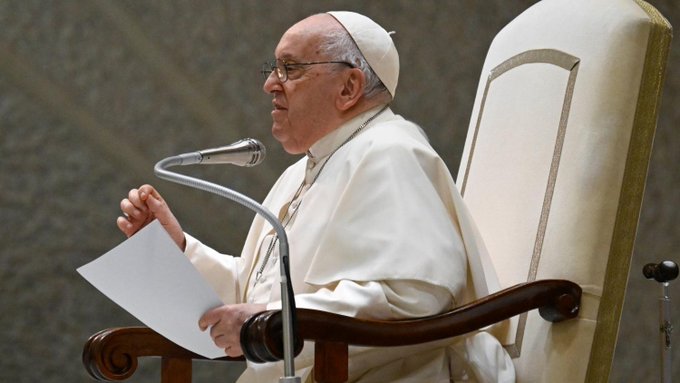 El papa Francisco dice que "la guerra es una locura" y "siempre una derrota"