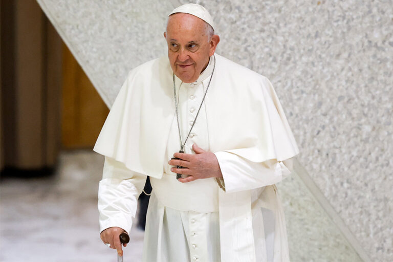 Francisco dice que la bendición de las parejas homosexuales "quiere incluir, no dividir"