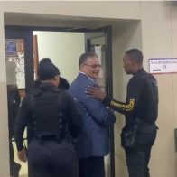 Bajo estricta seguridad llega Raúl Rizik a la Corte de Apelación del DN