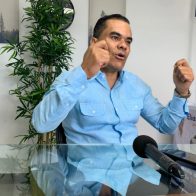 Elías Báez llama "hipócritas" a legisladores de la oposición tras aprobación de ley de la DNI