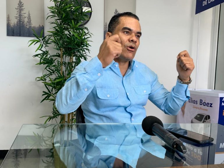 Elías Báez llama "hipócritas" a legisladores de la oposición tras aprobación de ley de la DNI