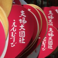 Bodas colectivas, consumismo y advertencias morales en Asia por San Valentín