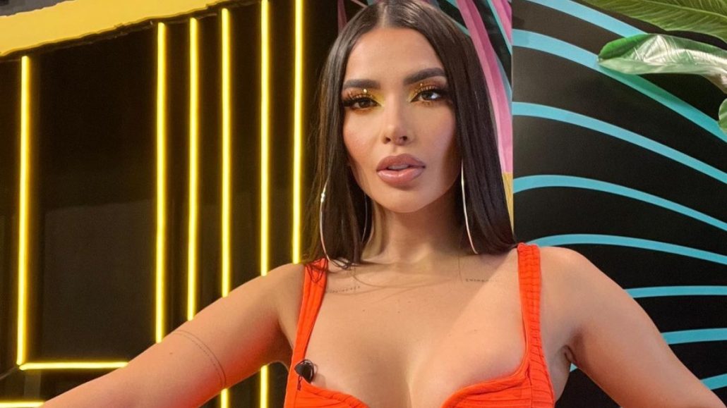 ¡Ah caray! Influencer deja su novio por regarle un iPhone 14 «y no un Pro o Pro Max»