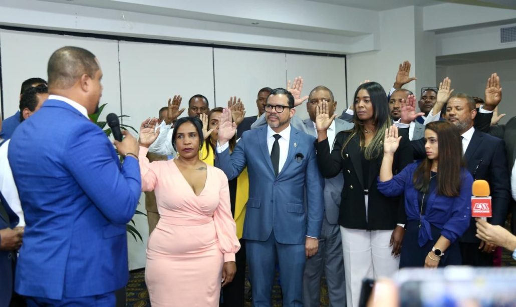 La Comisión Nacional Electoral del CARD juramenta presidente electo Yohan López
